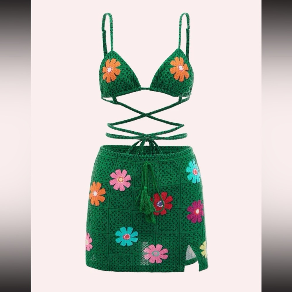 Floral Pattern Crisscross Tie
Backless Crop Cami Top & Split Hem Skirt Set*